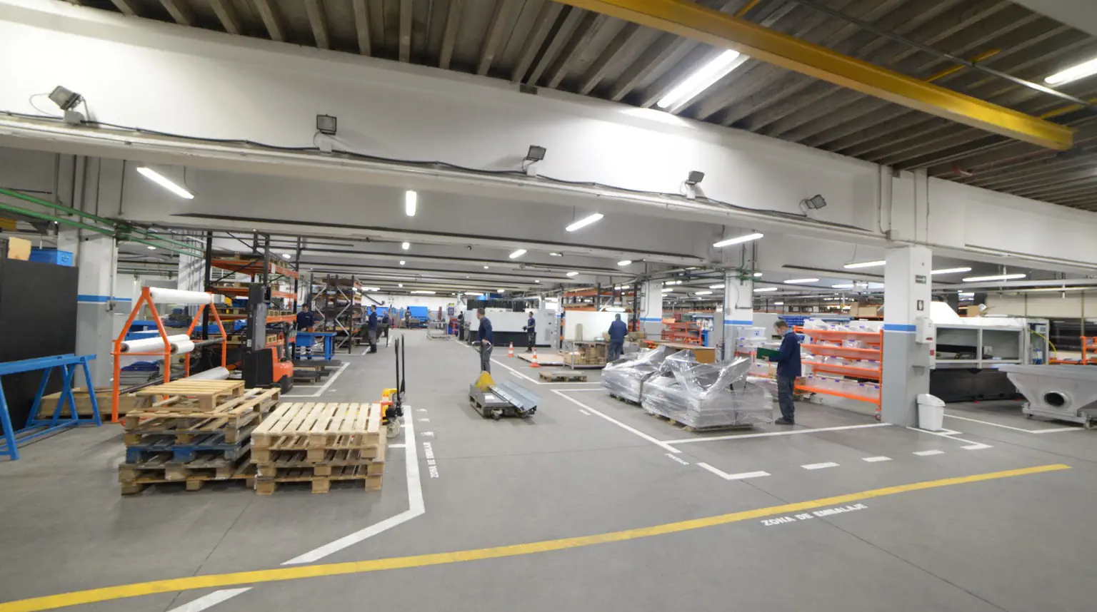 Fabricante de maquinaria industrial para metal y textil: Motocono diseña, desarrolla y fabrica maquinaria exportando a más de 50 países.