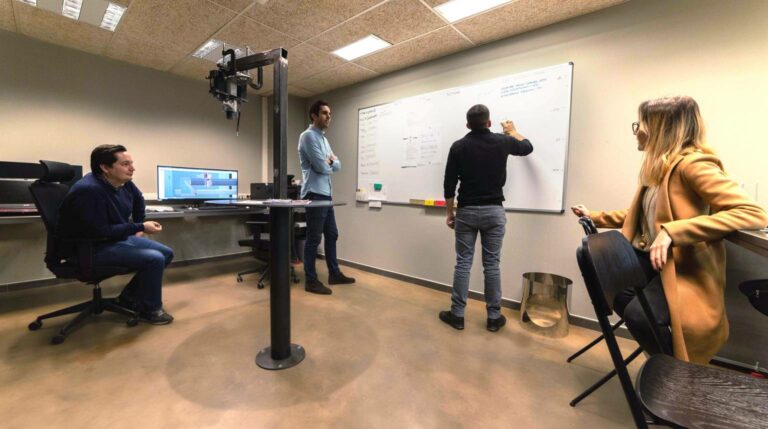 Servicios de montaje, instalación y puesta en marcha de las máquinas Motocono