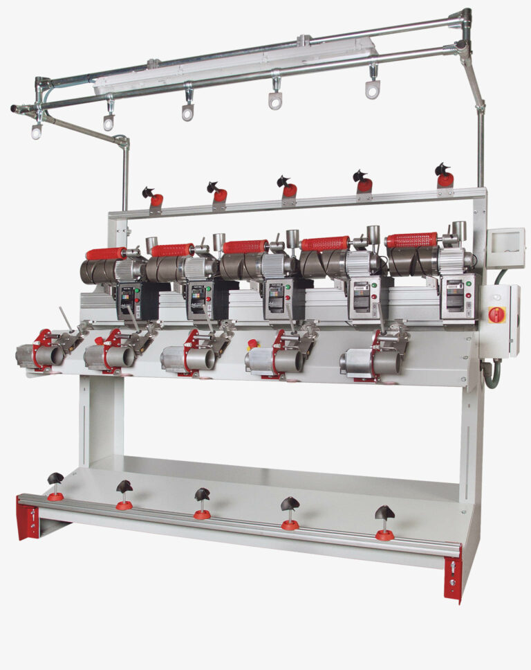 Máquina bobinadora para conos de tintura