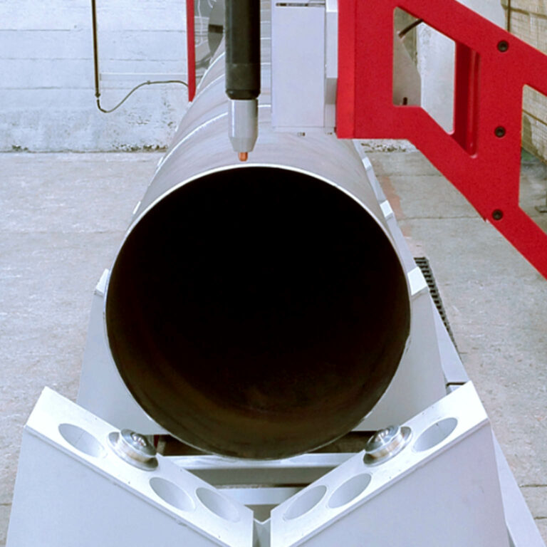 Plasma cutting machine for large dimension tubes. - Motocono