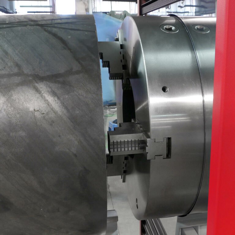 Ideal machine for heavy boilermaking works, pipe joints, water conduction, manufacture of filter housings, among others.
